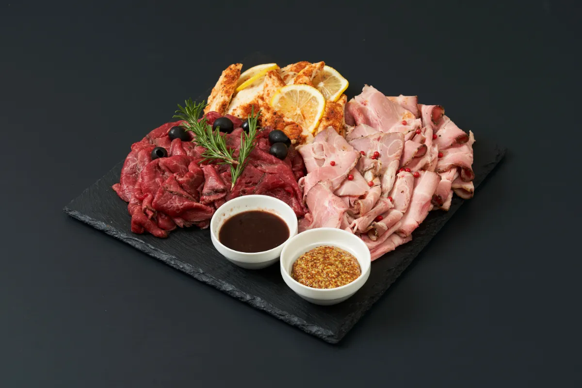 肉盛り 3種 (ローストビーフ・ローストポーク・スパイシーグリルチキン)