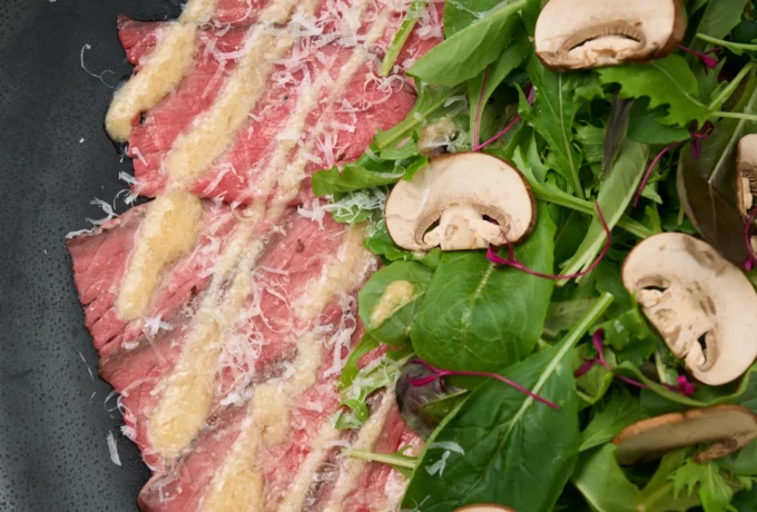 赤城牛たたきのカルパッチョ～塩麹ワサビソース～