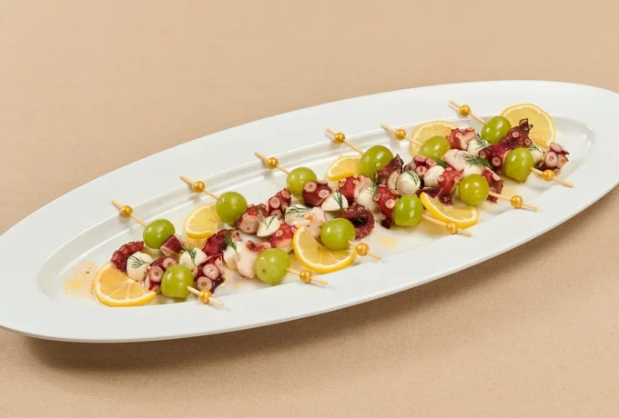 たことモッツアレラチーズの柚子胡椒マリネピンチョス