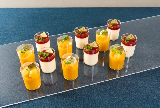 杏仁豆腐 いちごソース添え / なめらかマンゴープリン