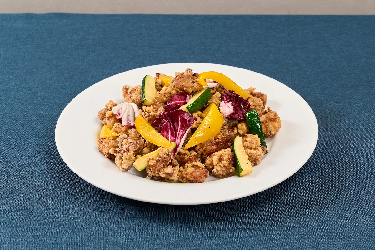 香ばし唐揚げと旬野菜の素揚げ盛り合わせ