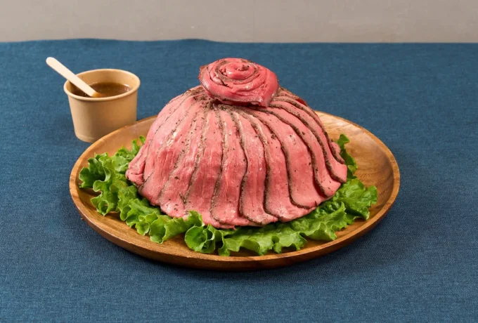 【肉ケーキ】特製牛もも肉のやわらかローストビーフ たまねぎソース