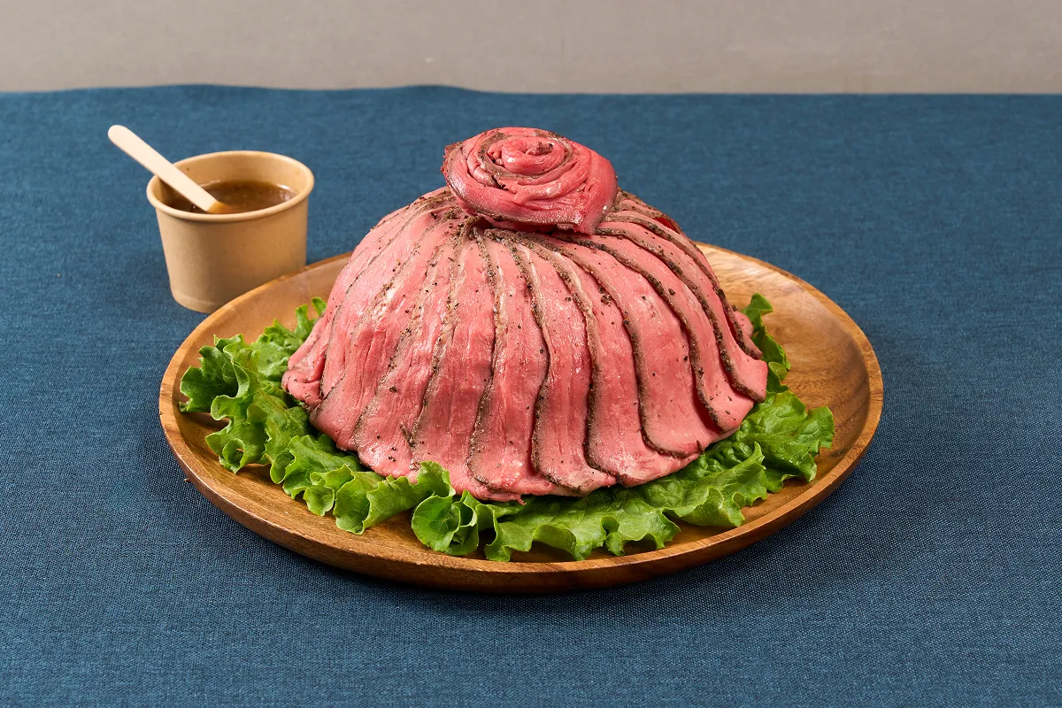 【肉ケーキ】特製牛もも肉のやわらかローストビーフ たまねぎソース