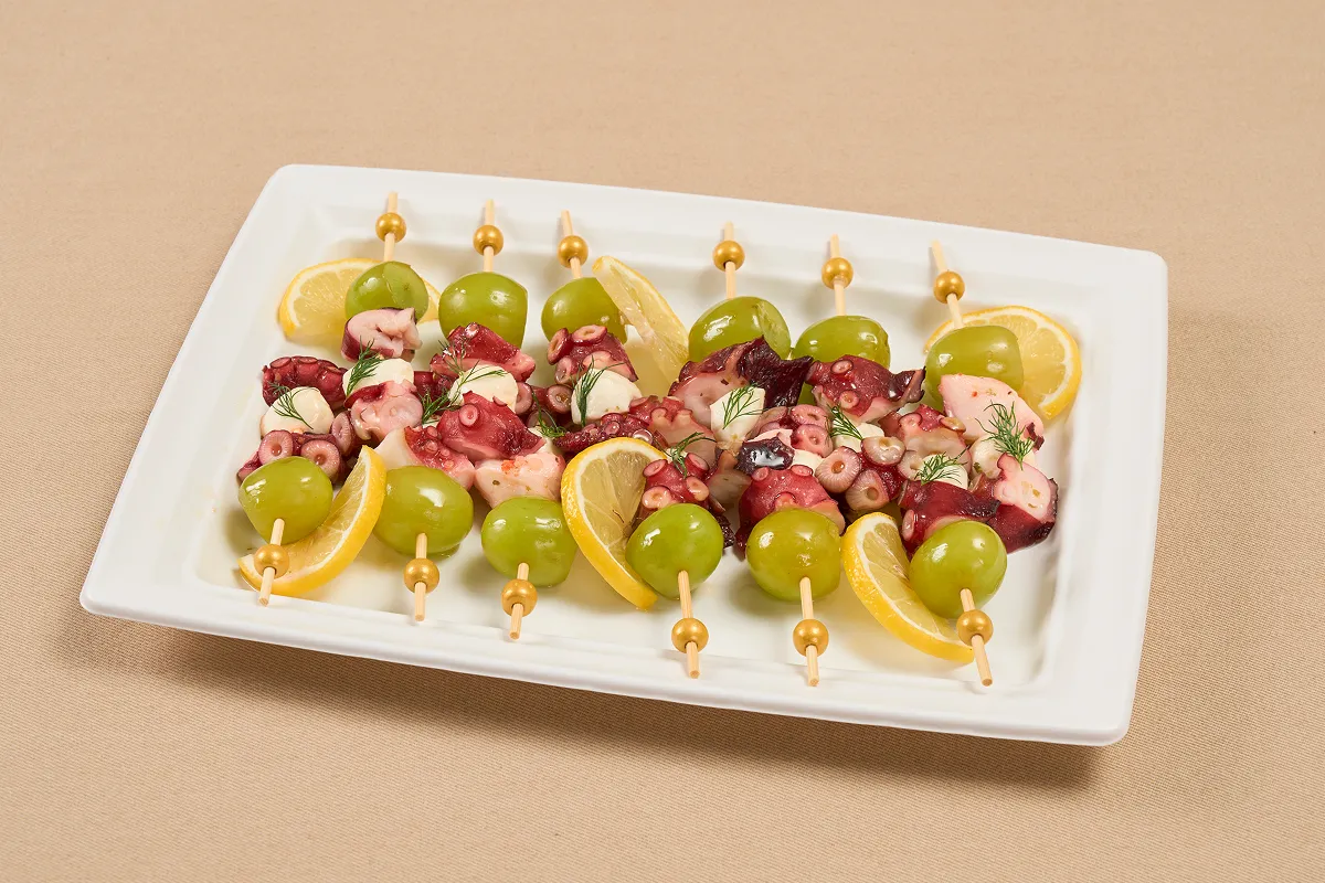 たことモッツアレラチーズの柚子胡椒マリネピンチョス
