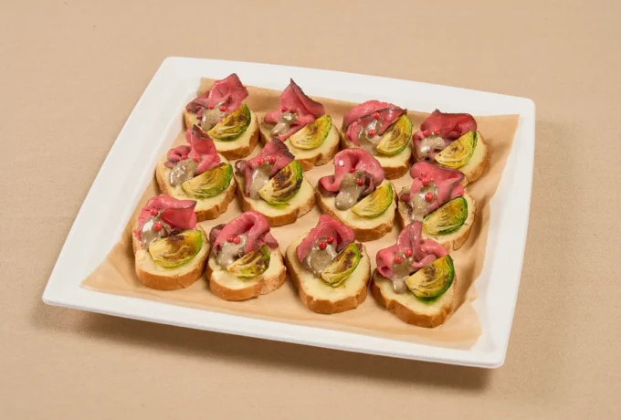 ローストビーフの贅沢トリュフソースカナッペ