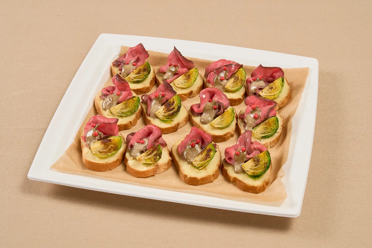 ローストビーフの贅沢トリュフソースカナッペ