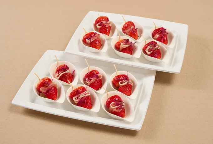 季節のフルーツと生ハムのピンチョス