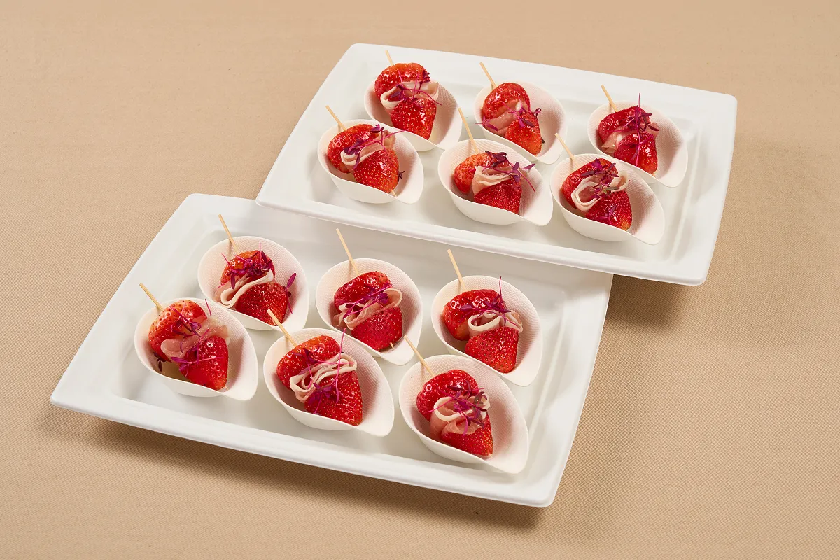 季節のフルーツと生ハムのピンチョス