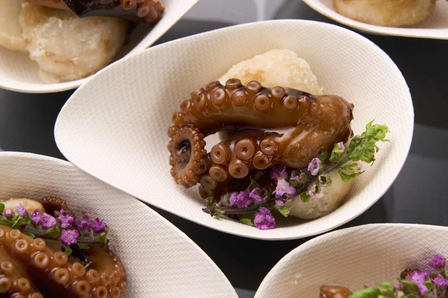 ・柔らかタコの蒸し焼き 揚げ里芋を添えて 