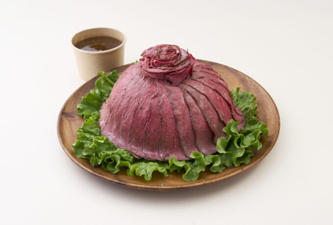 【肉ケーキ】特製牛もも肉のやわらかローストビーフ たまねぎソース