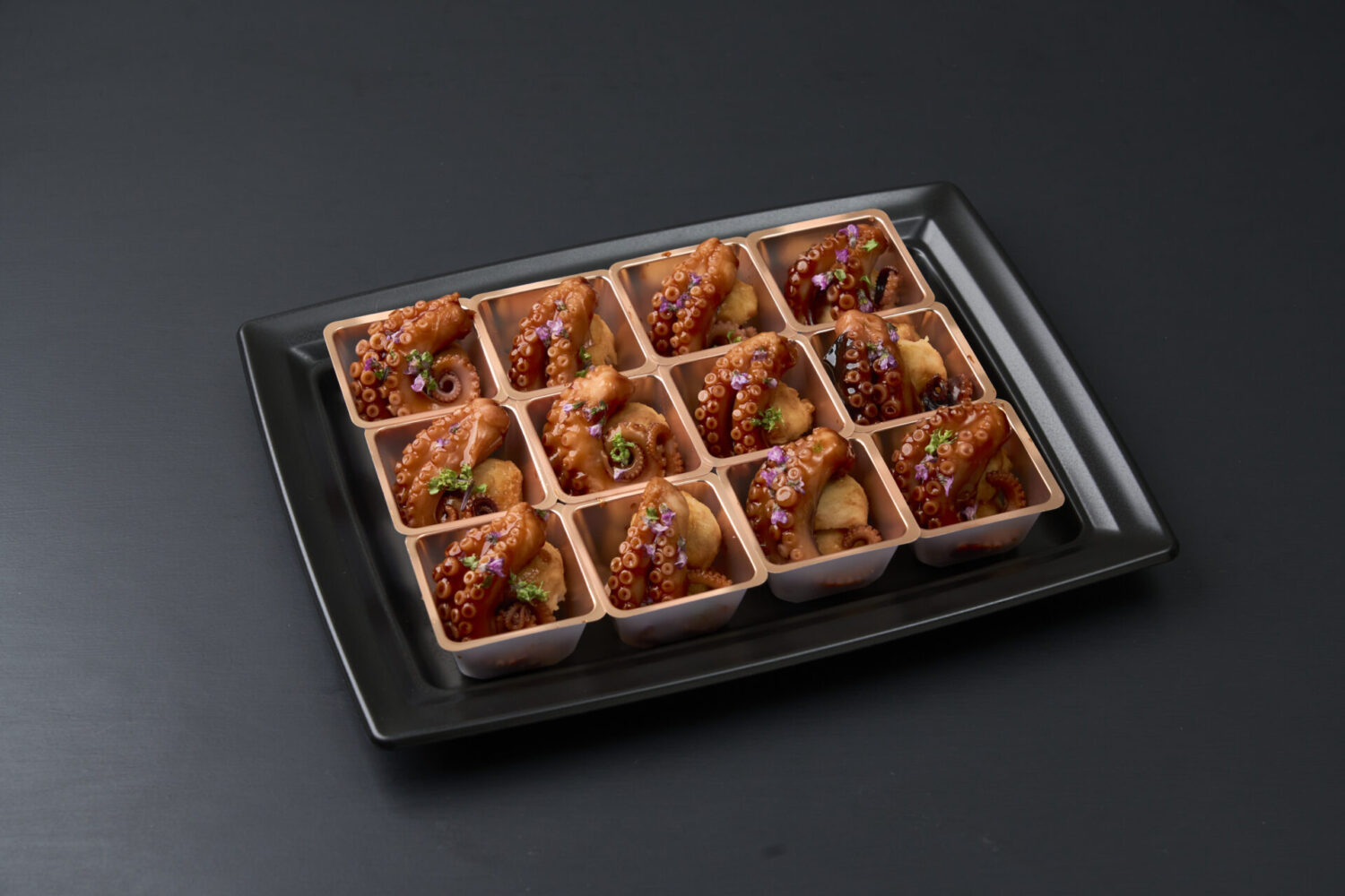 柔らかタコの蒸し焼き 揚げ里芋を添えて