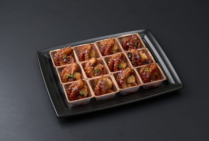 柔らかタコの蒸し焼き 揚げ里芋を添えて