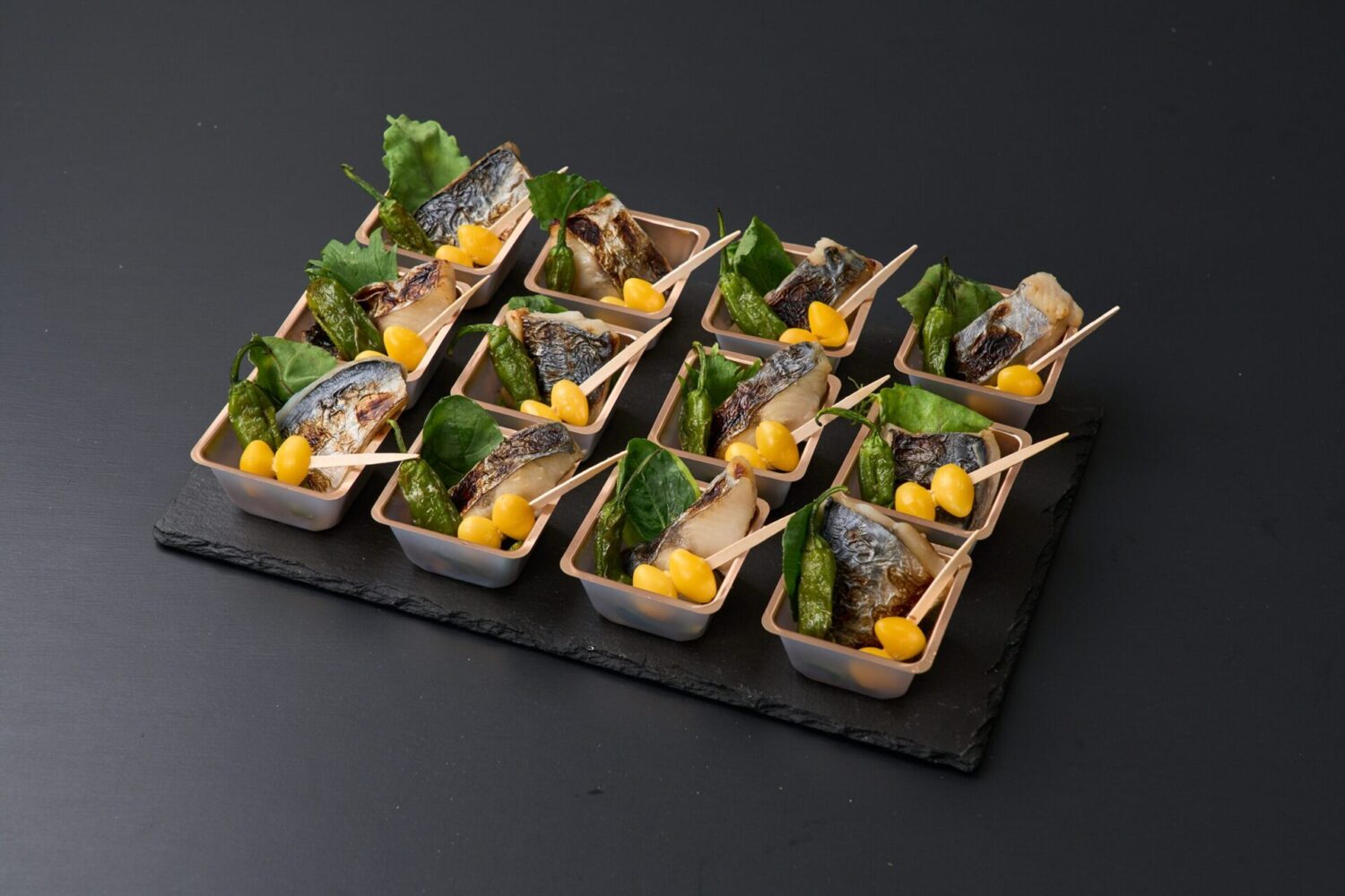 さわらの西京焼き 揚げししとうと銀杏の彩り