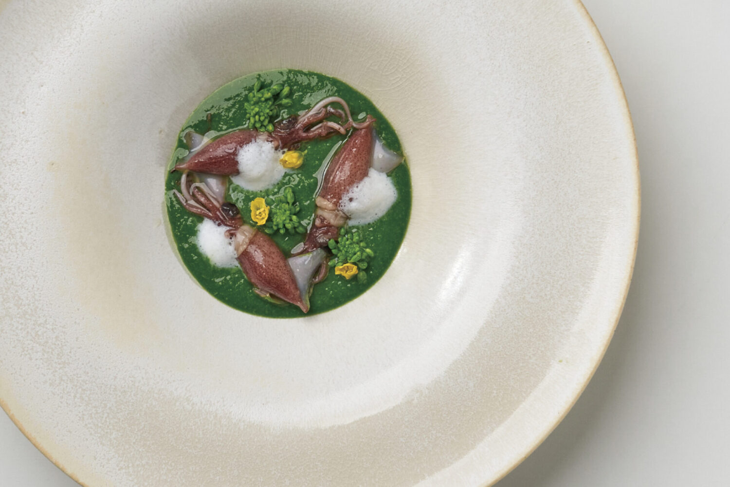 菜の花のポタージュ ホタルイカとミルクの泡