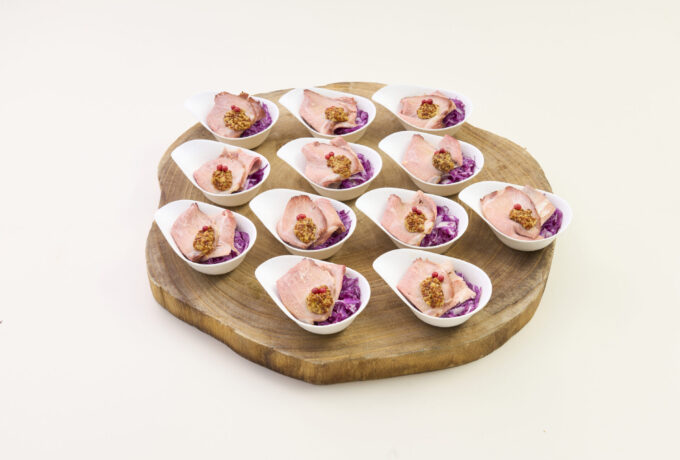 自家製ローストポークと紫キャベツのマリネ