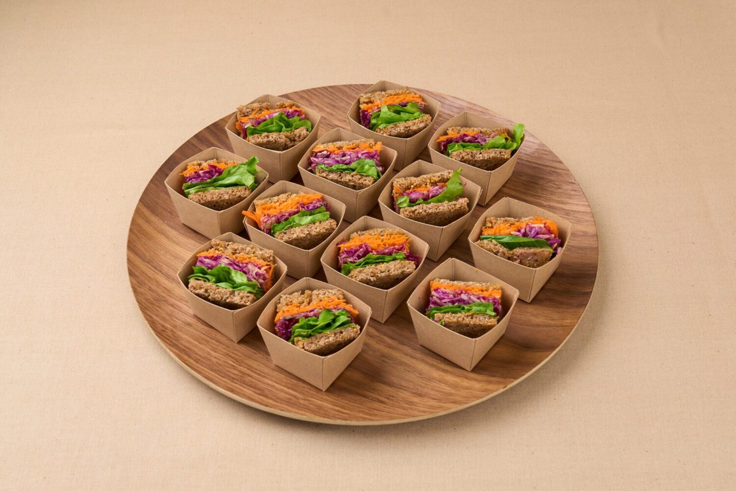 カラフルベジタブルのサンドイッチ