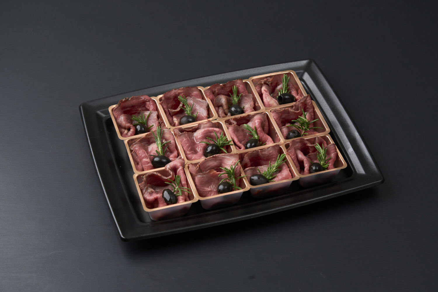 特製牛もも肉の柔らかローストビーフ 玉ねぎソース