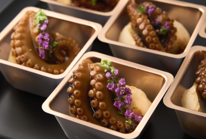 柔らかタコの蒸し焼き 揚げ里芋を添えて