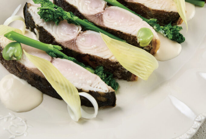 鰆のローストと時季の実り 柑橘の香りを纏わせたヴァンジョーヌソース