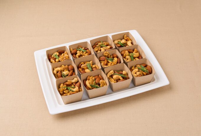 スパイシーミックスナッツ