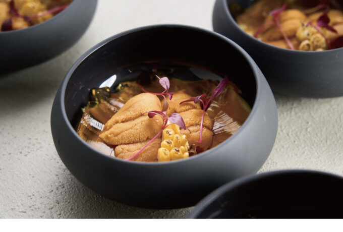 牛コンソメとうもろこしのムース 北海道産ウニを添えて