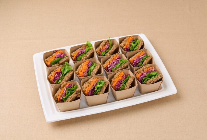 カラフルベジタブルのサンドイッチ