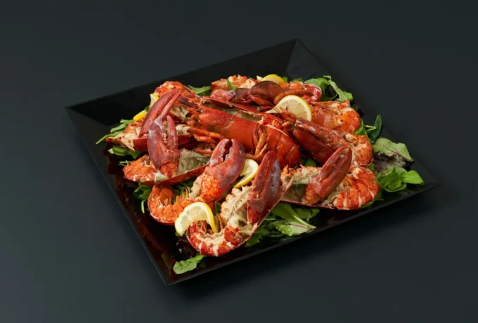 カナダ産オマール海老の蒸し焼き～ 香り豊かなトリュフバターソテー～