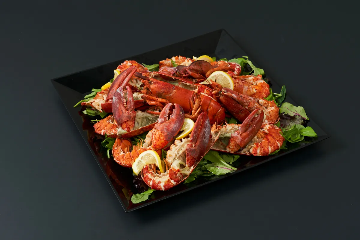 カナダ産オマール海老の蒸し焼き～ 香り豊かなトリュフバターソテー～