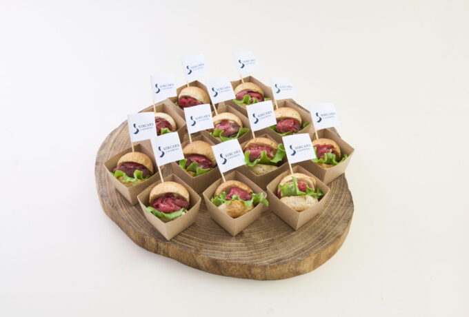 フラッグ付き！ローストビーフバーガー