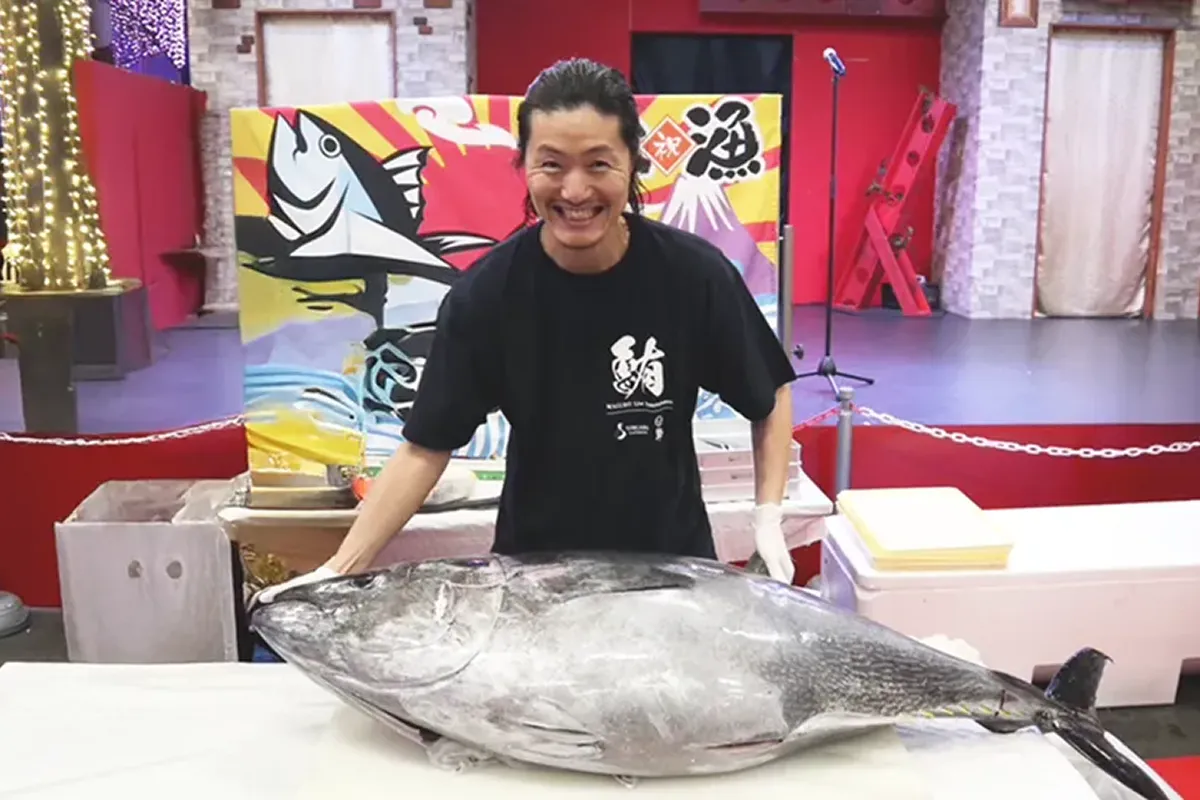 マグロの解体ショー